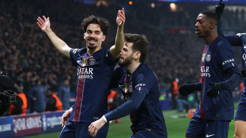 周六012德甲焦点：沃尔夫斯堡中场掌控VS海登海姆残阵重构，抢分与保级的攻防博弈